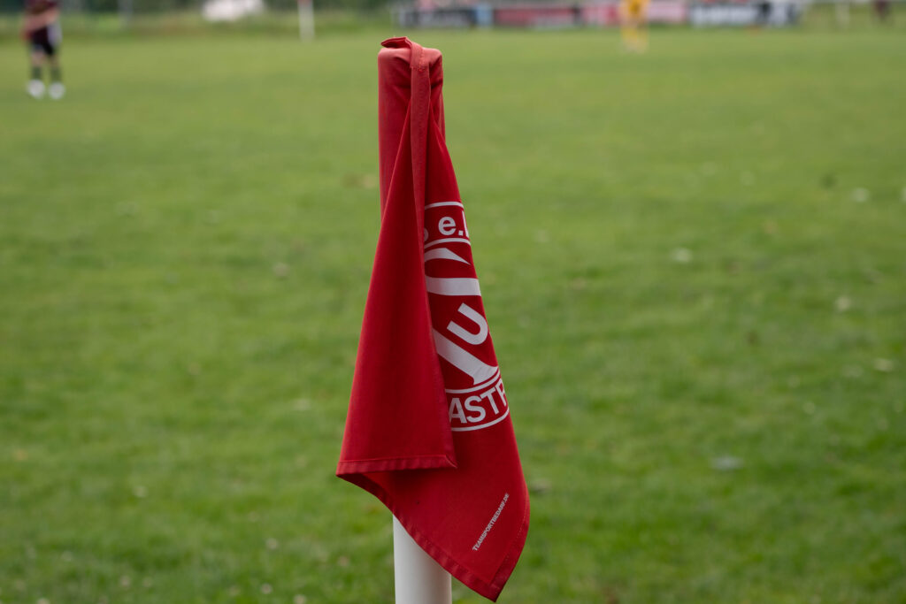 Fahne auf dem Sportplatu